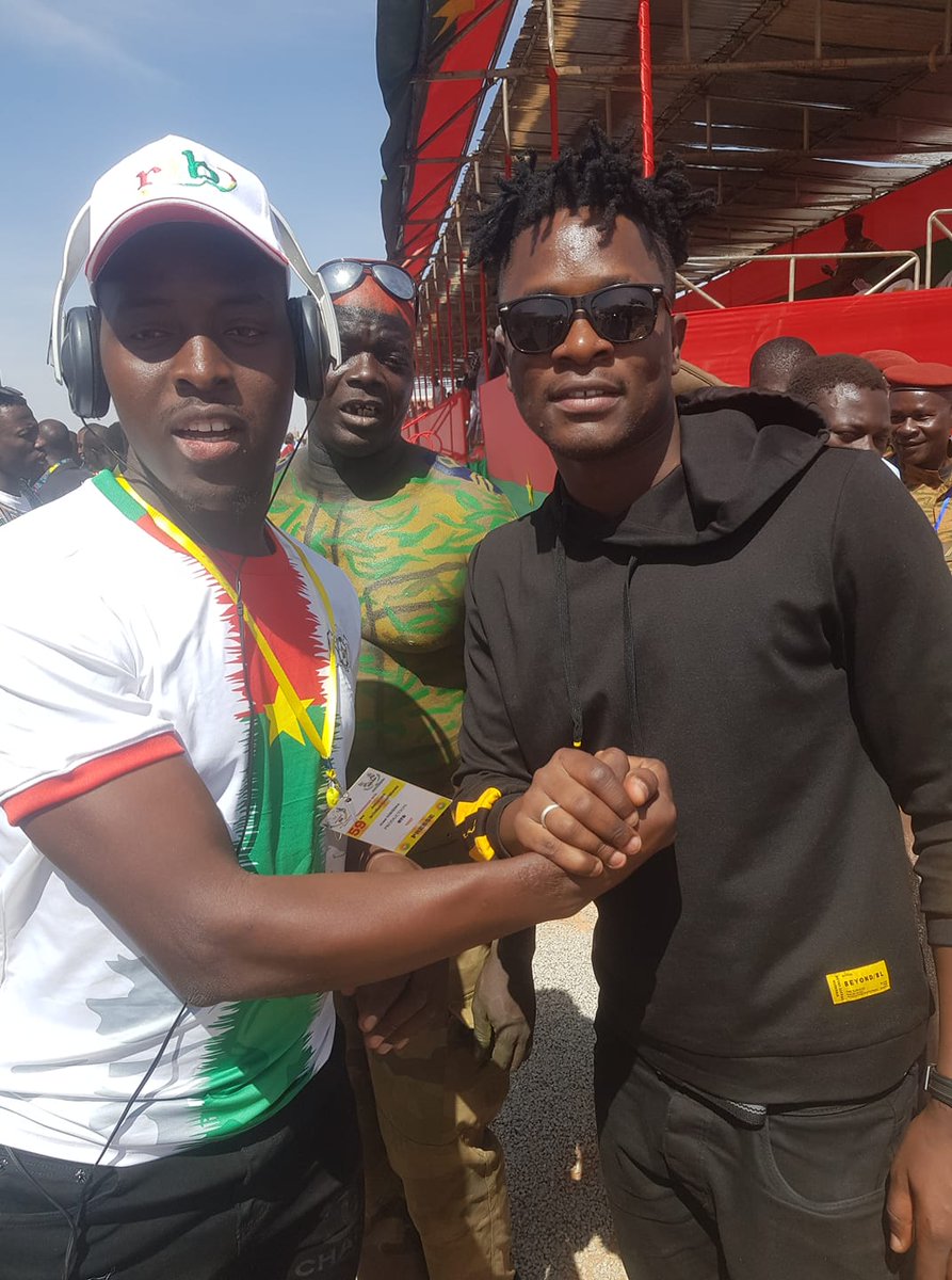 Bizya8's tweet photo. Si tu le vois de loin, il te fait penser à un militaire. De près, tu crois avoir affaire à un mannequin. Son nom de code : Sambiga Wambi! 
Dans la vraie vie, il s’appelle Nashir Ussen Sawadogo. C'est une référence de la photographie pro au Burkina
https://t.co/HH4tnV0cgf https://t.co/V4x1jHWdZg