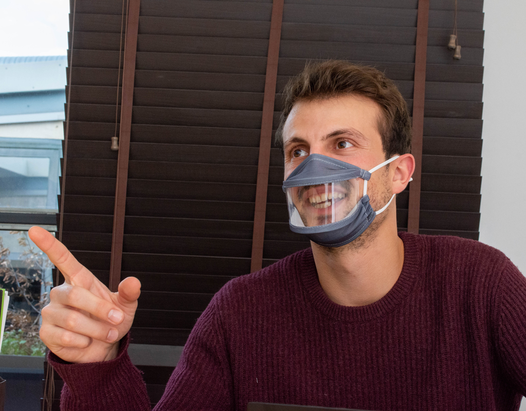 DuoDisplay's tweet image. Si les #Masques à fenêtre translucide s’adressent d’abord aux personnes en contact direct avec les #sourds et #malentendants, comme les professions de santé, ils devraient être diffusés de manière beaucoup plus large!
protection.duodisplay.com