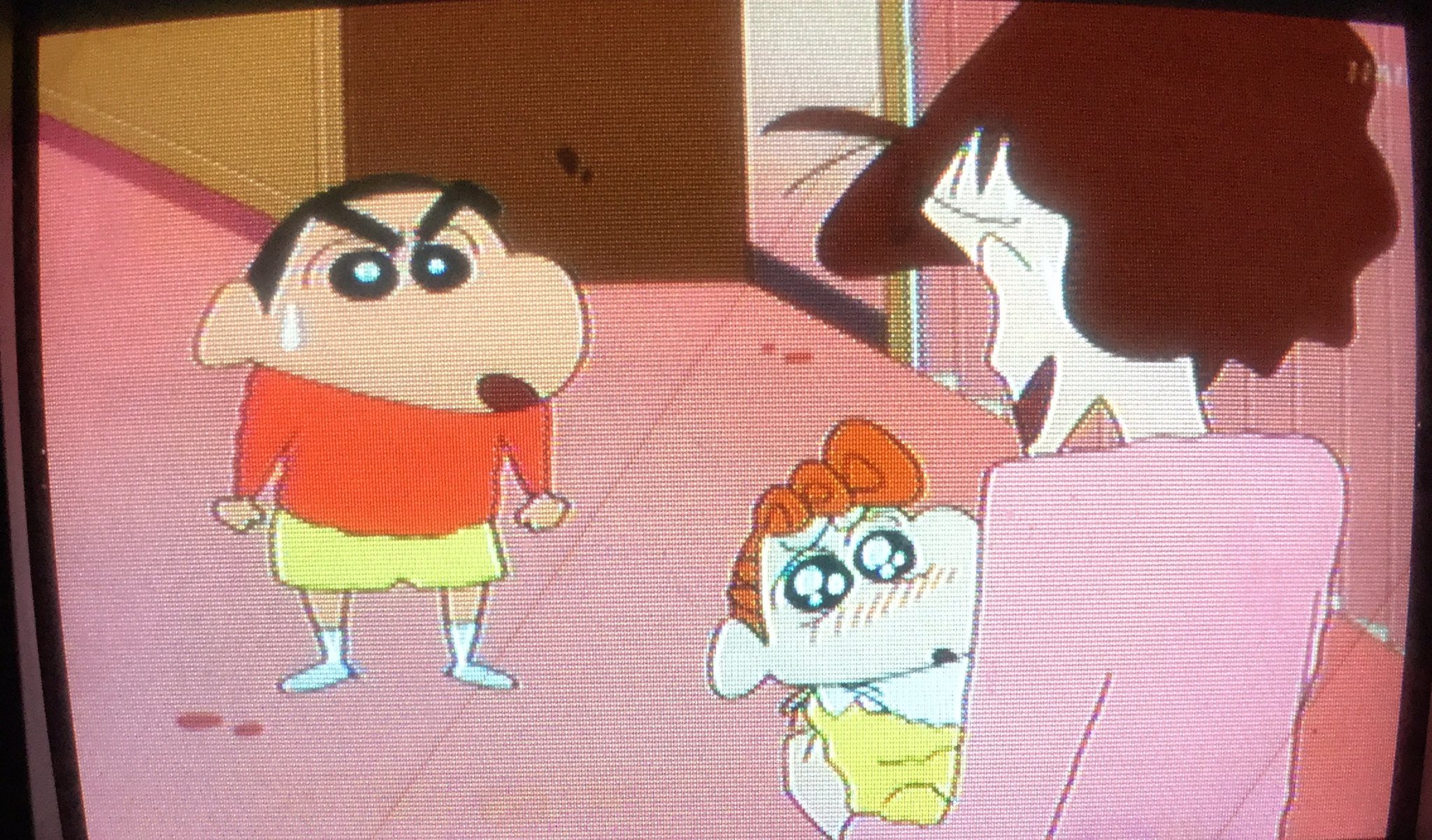 ダイチ 母ちゃんをとりあうゾ 珍しくみさえを1人じめにしたいって考えるしんちゃんが可愛かった ひまわりは色々とズル賢いな 嘘泣きしたり洗濯ハサミの箱を奪ったり 話す内容を忘れたしんちゃんとひまわりが寝てしまって構ってもらえなくなるみさえの