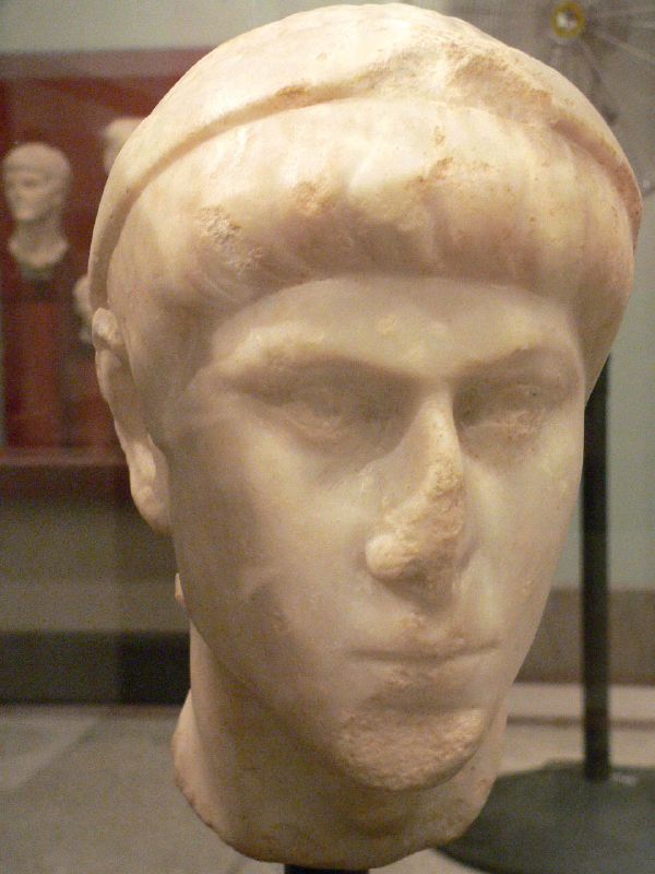 haiku_history's tweet photo. Sent to defend Gaul
Only as a figurehead?
Does well, then usurps…
#OnThisDay #otd #HaikuHistory #haiku #ConstantiusII #JuliantheApostate #Gaul #lateantiquity https://t.co/FVvHCh44qU