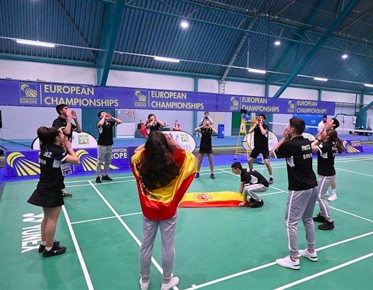 BadmintonESP's tweet photo. ‼ Nuestros Juniors rozan las medallas del Europeo #EJC2020 y demuestran que el futuro del bádminton español está asegurado. 👏👏👏👏

¡SEGUIMOS! 🏸💪🇪🇸

📰  https://t.co/P3TgcnbZID https://t.co/oFEiUpSGCS