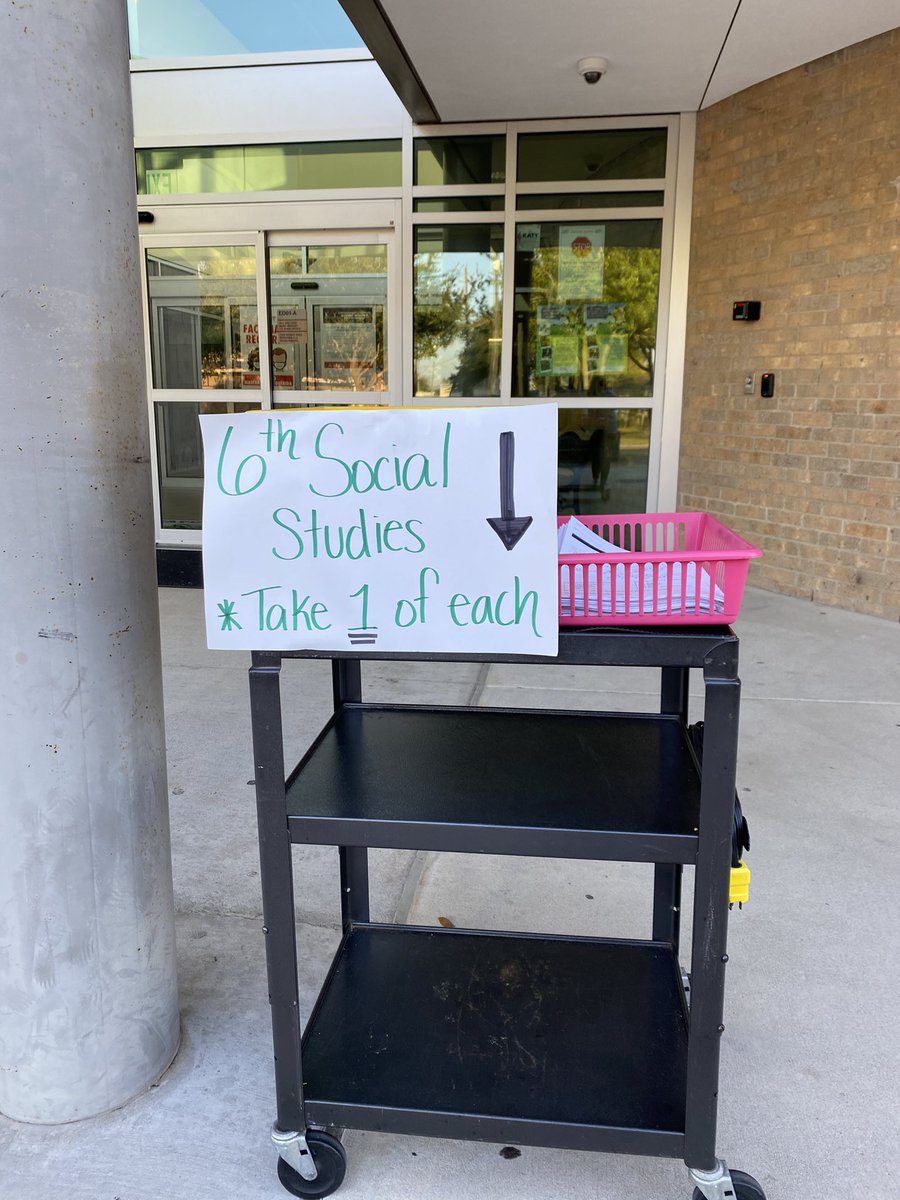 MsFabulousTeach's tweet photo. Hoping to make the 3rd weeks a little more manageable for our KVA families! Europe packets are ready for pick up!🐊
.
.
@PrincipalPaz @MCJHGators #6thgrade #SocialStudies #Katyisd #Bethelegacy #Maydeusproud #KVA #monitorandadjust https://t.co/u02kvj1oAh