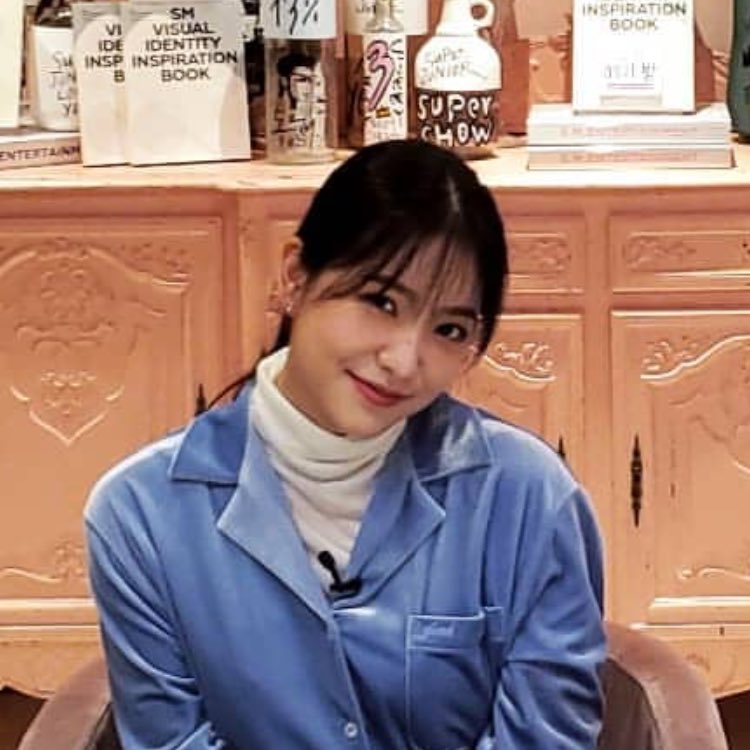 cuteyeripics's tweet image. omg yeri has bangs !!