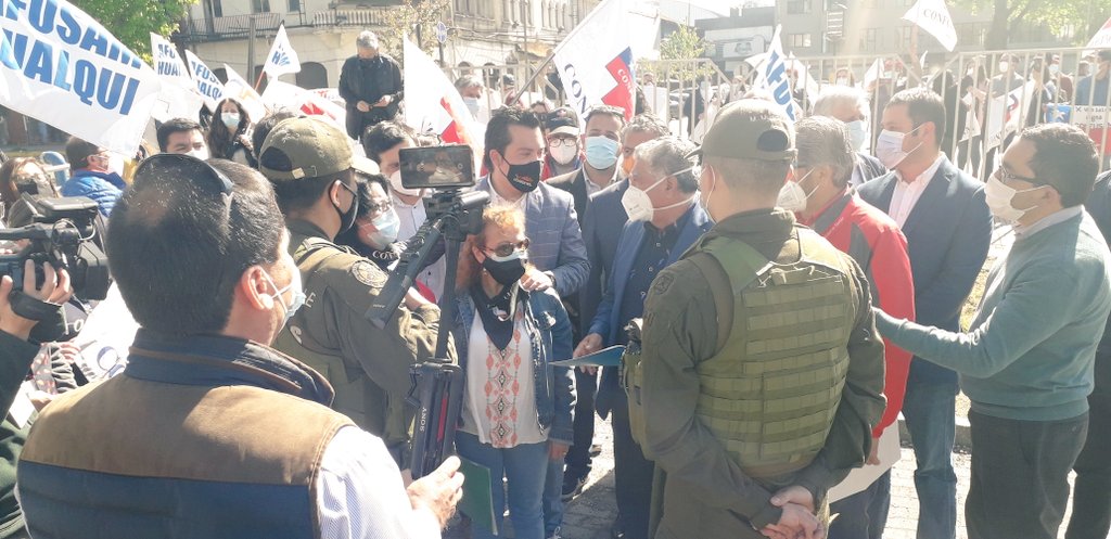 ChamorroCoronel's tweet photo. Apoyando a los dirigentes de la #CONFUSAM y #AFUSAM en entrega de carta Por el recorte del prosupuesto #2020 en él Gobierno Regional. https://t.co/u2sEsGf0wS