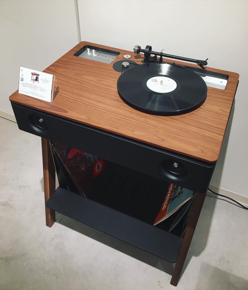 chihokumada's tweet photo. オーディオ底なし沼からまだ濡れてないつま先を早々に引き上げ、Bluetoothスピーカーで思い切りデザインに振ってみようとここへ。有線で聴けばいいのだしね。
ですが1番音がいいと思った #laboiteconcept 
は軽くMARANTZ一式揃えるくらいの値段でやっぱりかよ〜！と笑うしかなかった。#モノとオト https://t.co/FKNxGRQBfs
