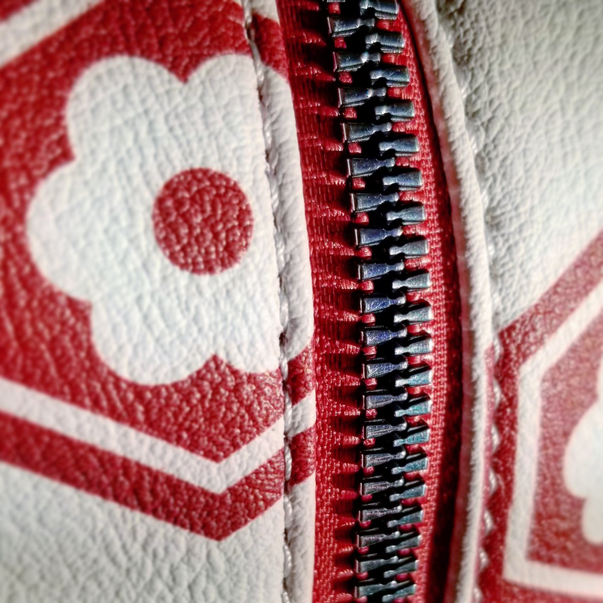 _TheMoMo's tweet photo. Texture of the day - Zipper https://t.co/x7kfLdazPC