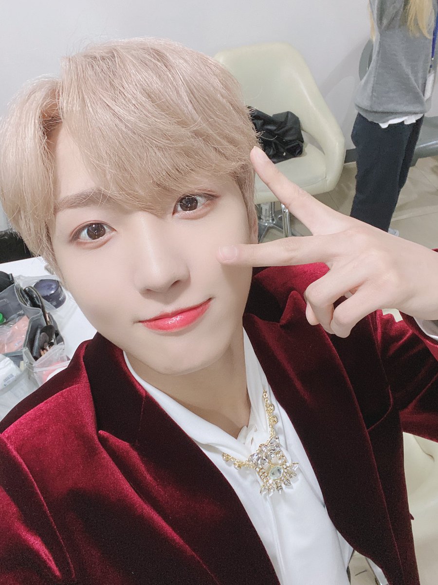 UP10TION's tweet photo. 선율이의 감미로운 목소리와 함께😌

잠시 후 11시, MBN ‘인생앨범-예스터데이’가 방송됩니다!
선율이가 선사하는 음악을 본방에서 확인하세요💛

#업텐션 #UP10TION #선율 #SUNYOUL #MBN #예스터데이 https://t.co/JLSkXYF4Rg