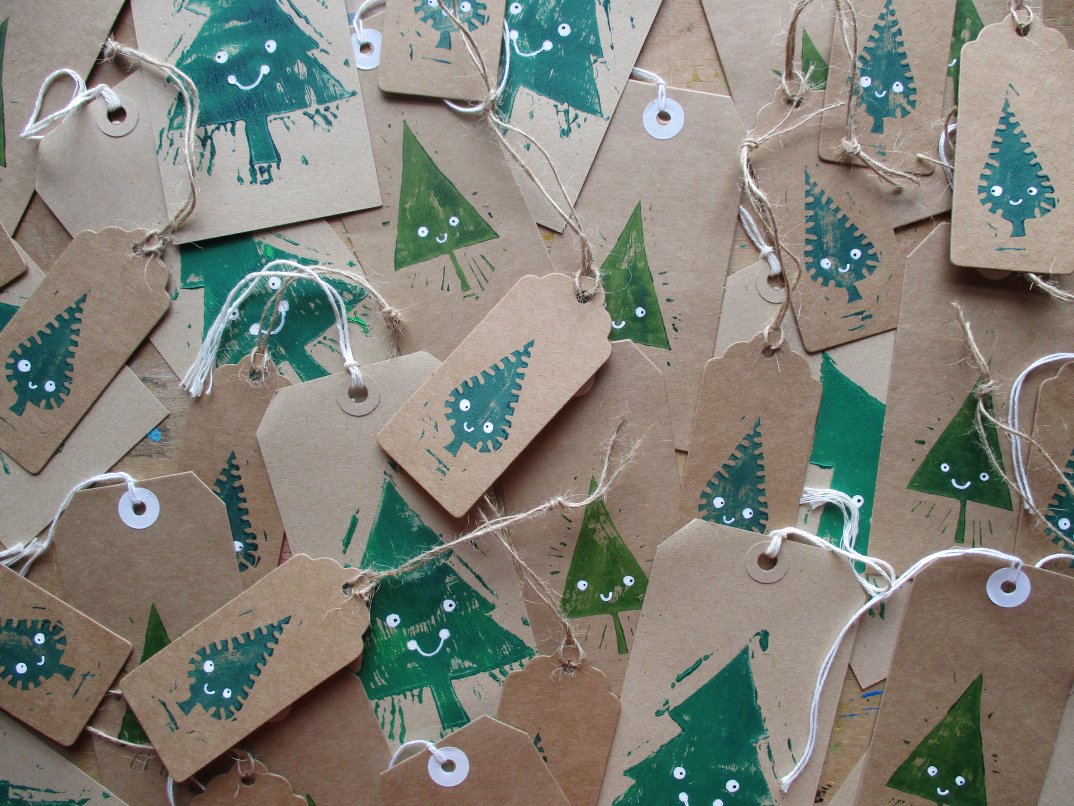 Here are some new little chaps to brighten up your Christmas...Happy Trees gift tags! 🌲🙂🌲🙂 They will smile at you as you add them to your loved ones' gifts! Unique, handmade and available here: folksy.com/items/7603216-… #supportsmallbusiness #shopindependentuk