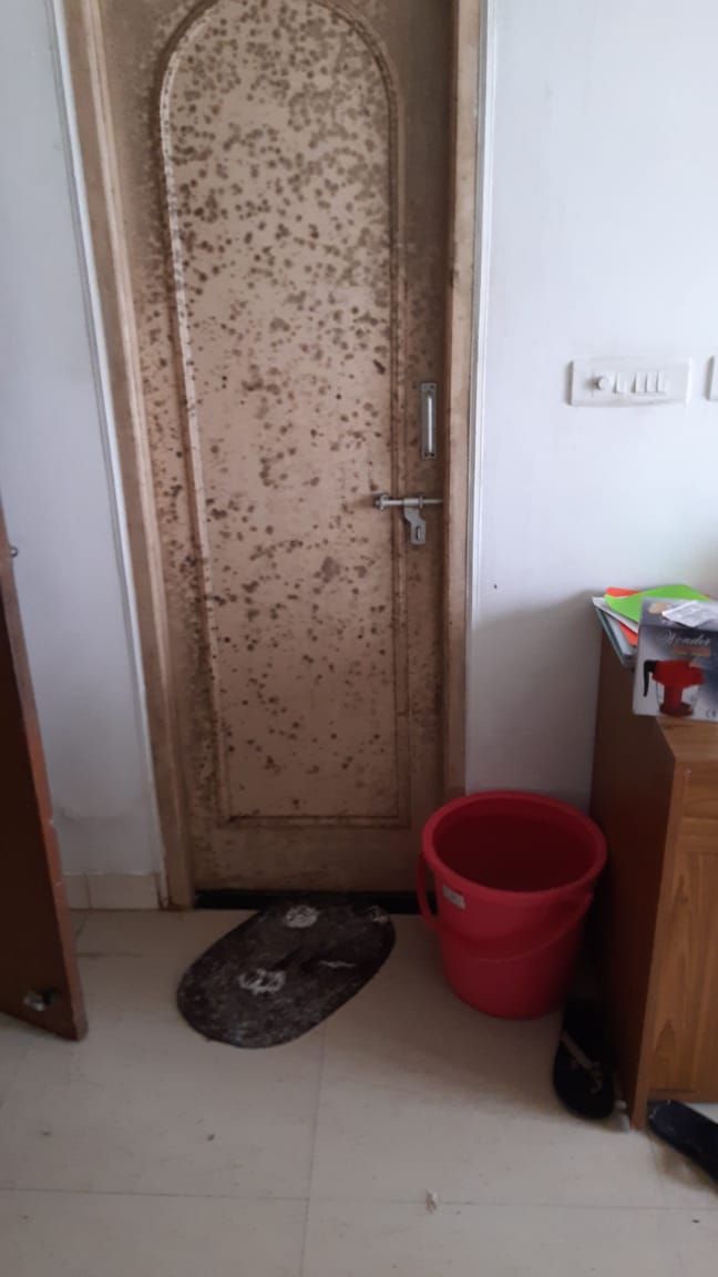 theanirudhvirdi's tweet photo. "Well sanitized hostel rooms"
This isn't the Halloween we asked for @MAHE_Manipal how exactly do you plan to accommodate us in such "clean" rooms?

#ManipalForOnlineExams
#MITForOnlineExams #EnoughManipal #SafetyForMITians https://t.co/v7VFSfBpnm