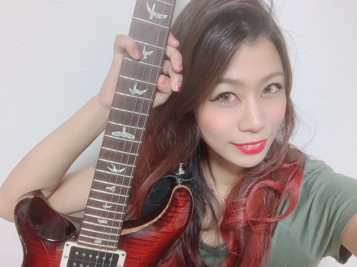 リエ ナデシコドール On Twitter 毎日寒いのぅ ストーブつけてるけどギター弾いてたら熱くなって気づいたら半袖になってることよくあるなぁ ストーブつけながらアイス食べるのもとっても贅沢で幸せよね けど基本は勿体ないから寝る時はタオルケット2枚 毛布1