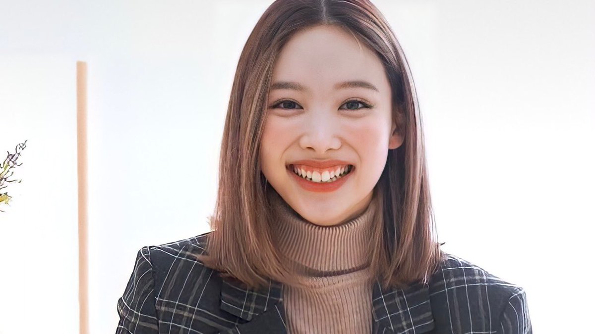 inygallery's tweet photo. nayeon is the prettiest https://t.co/132bh8sW6S