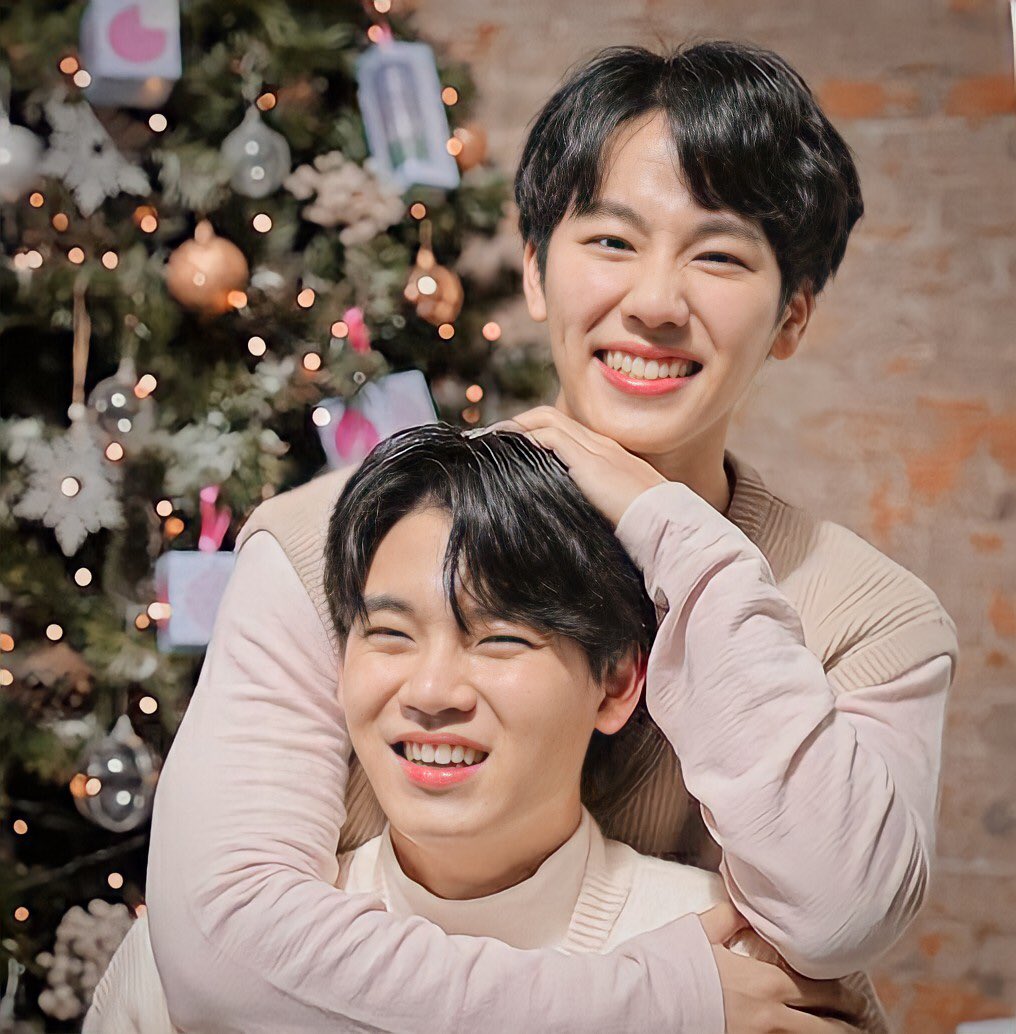 YWIANR's tweet photo. มุ้เเง ภาพนี้โครตน่ารักเลย ฟิลถ่ายพรีเวดดิ้งชัดๆเลย 🥺🤍

#หยิ่นวอร์ https://t.co/13C1WcD3JN