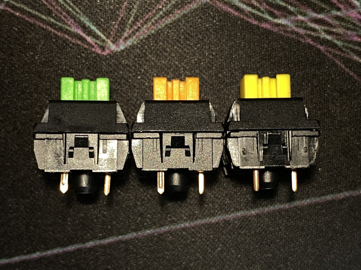きせのん Razerの防塵スイッチ 3種あるけど上下ハウジングも端子も全部バラバラなんだよな