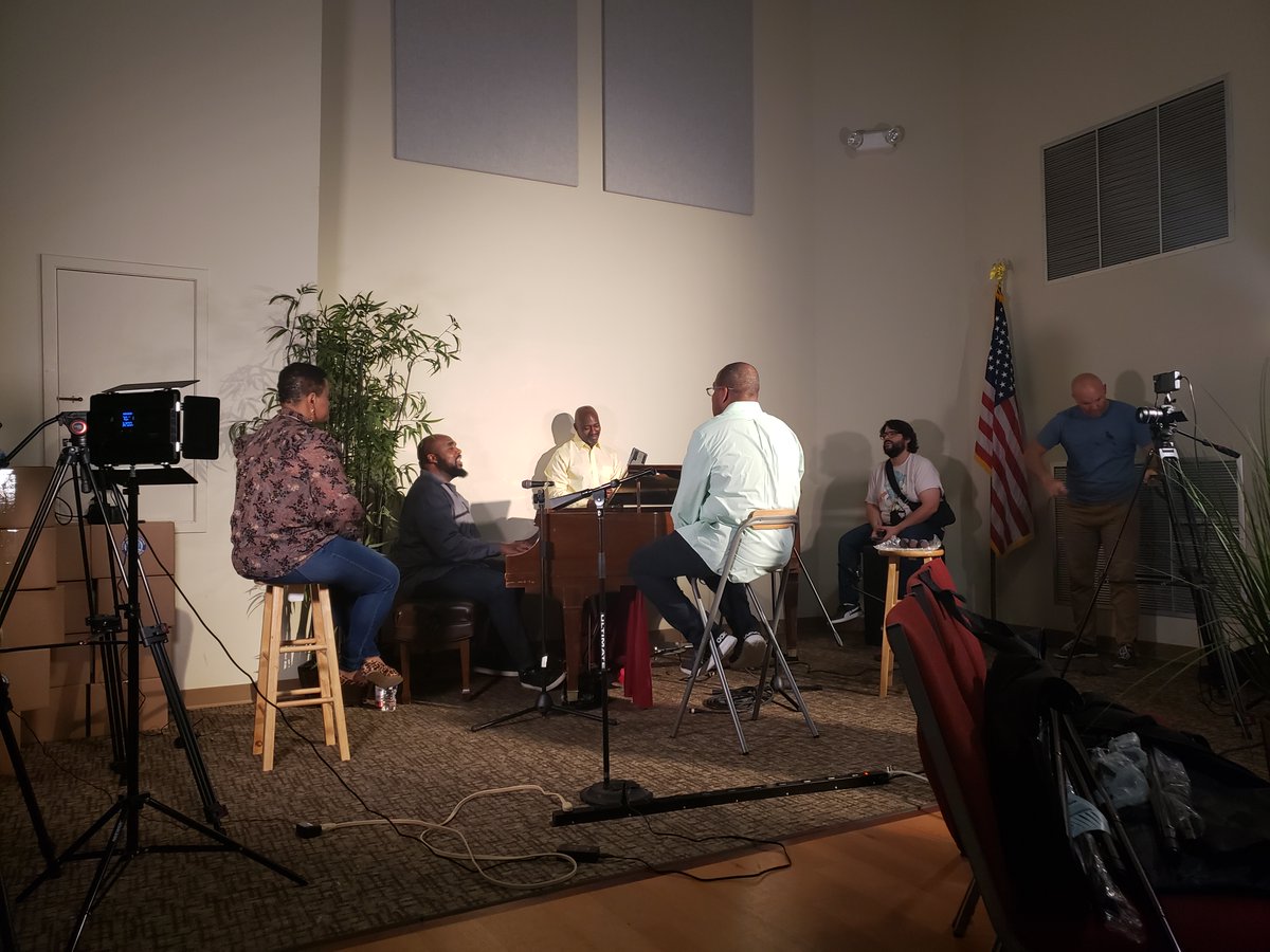 VoicesofService's tweet photo. See you on the @KellyClarksonTV Nov 11th. #LMRMV #VOS #RiseEP @CAMMO_Music https://t.co/kiA22W2uwH