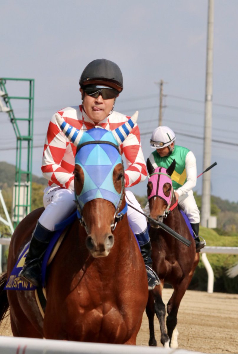 まる W 11 3 さがけいば祭り ジョッキーマスターズレース 中川 竜馬 調教師 ムク号 今年も仕上がってるぅ 出水騎手カラーのメンコかわいい 佐賀競馬場 さがけいば さがけいば祭り Marupicsaga