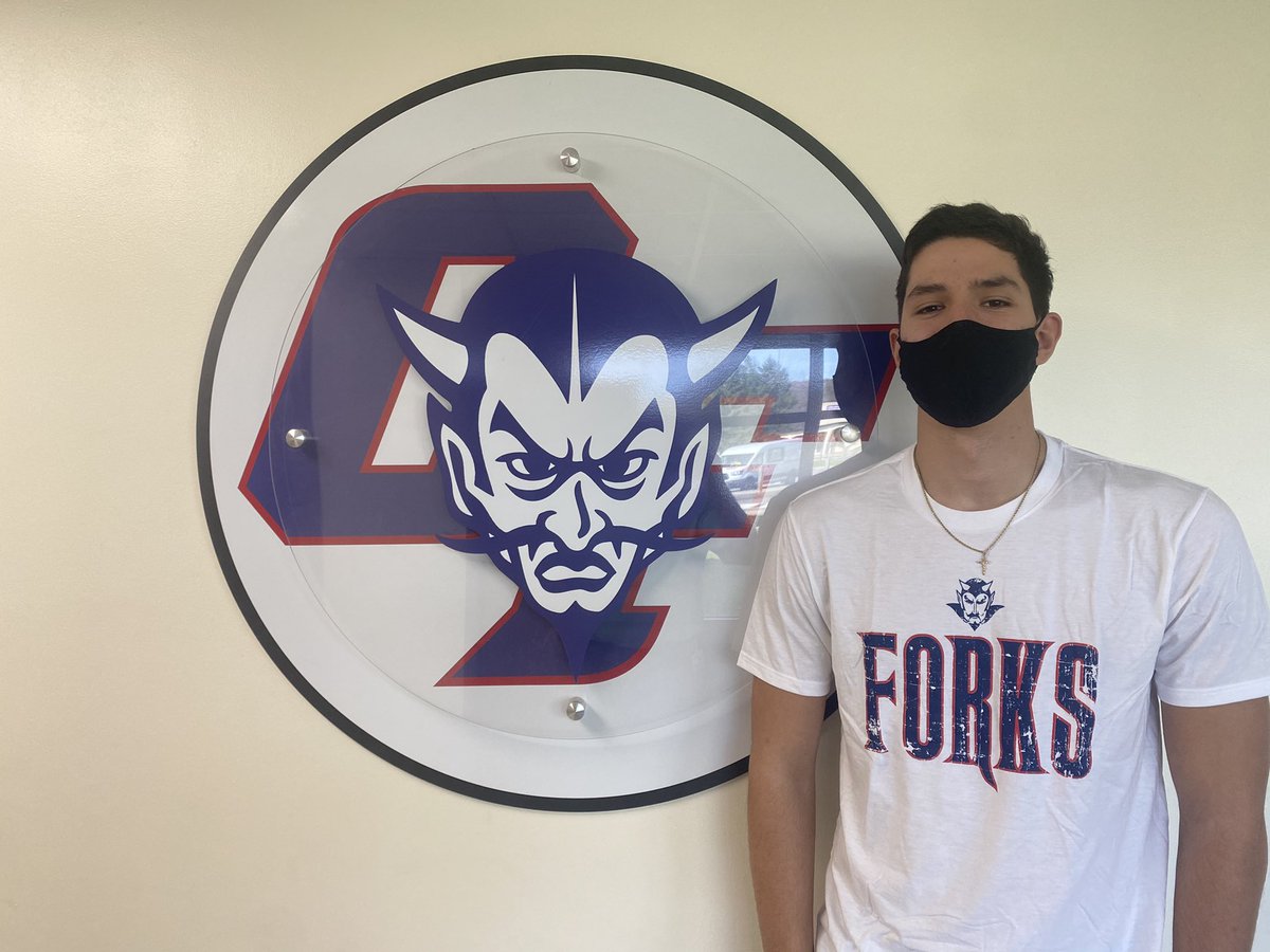 ForksAthletics's tweet photo. ATHLETE OF THE WEEK  
Ray Austin played QB &amp; S on our NYS Championship 🏈 team last season &amp; is working very hard this fall. He was also an all-state honorable mention selection. Fall sports are scheduled to start March 1.  Ray is also a standout in ⚾️. Congrats Ray! @rayaustin22 https://t.co/VTRZDkLycj