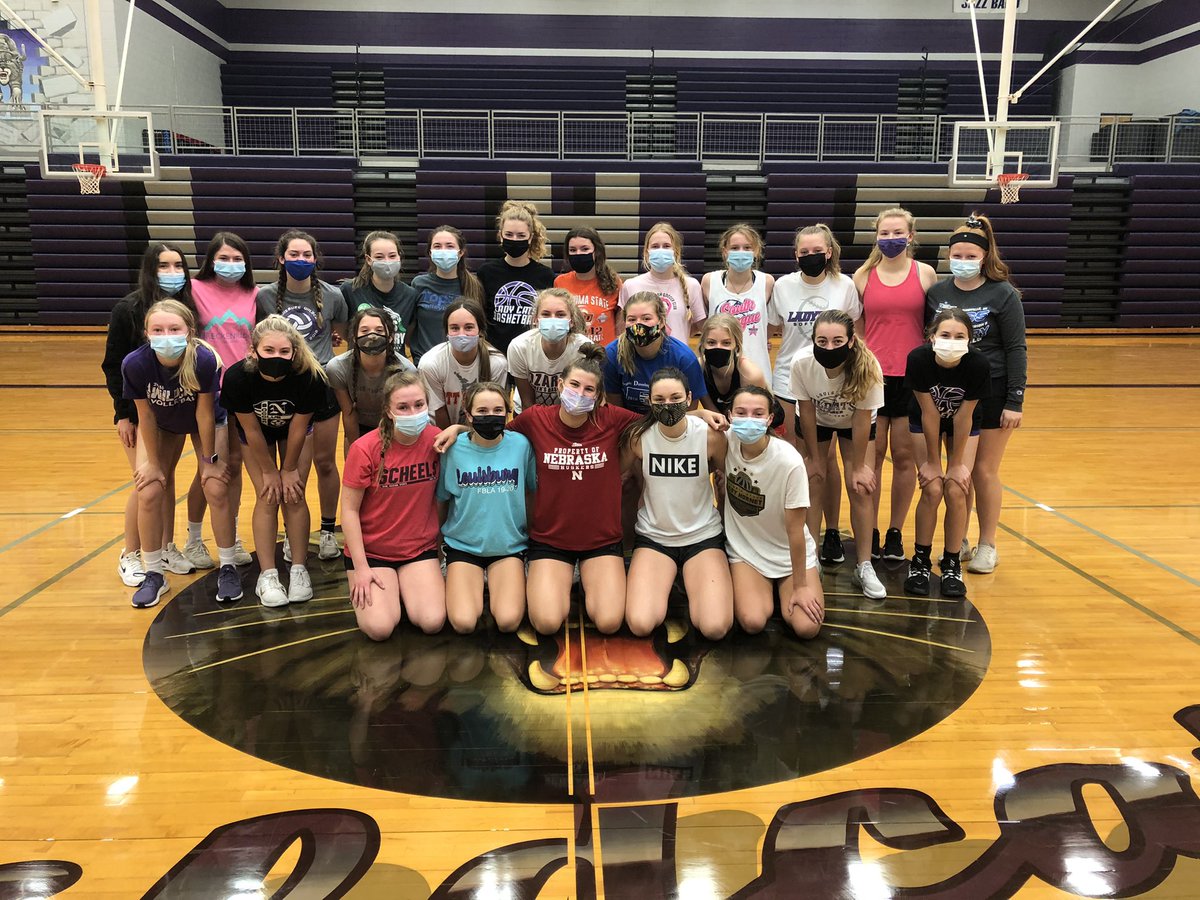 MrsLaneLHS's tweet photo. What an awesome finish to our commitment week! Excited to see what this season brings 💜🏀 @wildcat_willer @lhs_nick https://t.co/tS4OsCOQv2