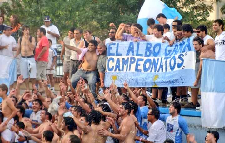 gytoficial's tweet photo. #Rugby 🏉  A 10 años del campeonato en el Torneo del Interior

🏆 El 6 de Noviembre de 2010, el Albo lograba un nuevo título para engrandecer el rugby salteño al vencer a Lince de Tucumán, en la final del certamen nacional, por 23-14.

Viejo y Glorioso Gimnasia 💪🏽💙 https://t.co/RnUeJZIj2I