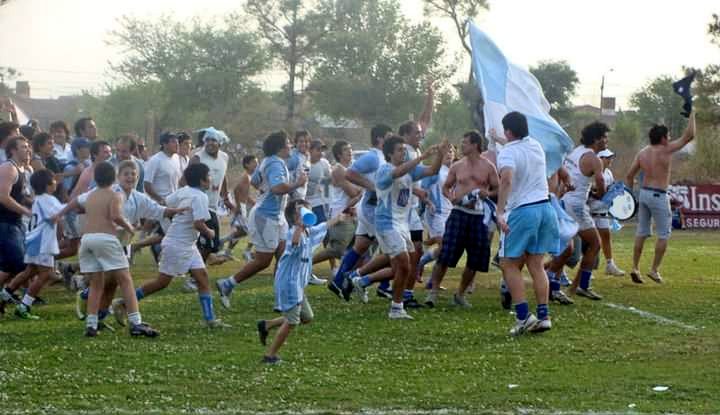 gytoficial's tweet photo. #Rugby 🏉  A 10 años del campeonato en el Torneo del Interior

🏆 El 6 de Noviembre de 2010, el Albo lograba un nuevo título para engrandecer el rugby salteño al vencer a Lince de Tucumán, en la final del certamen nacional, por 23-14.

Viejo y Glorioso Gimnasia 💪🏽💙 https://t.co/RnUeJZIj2I