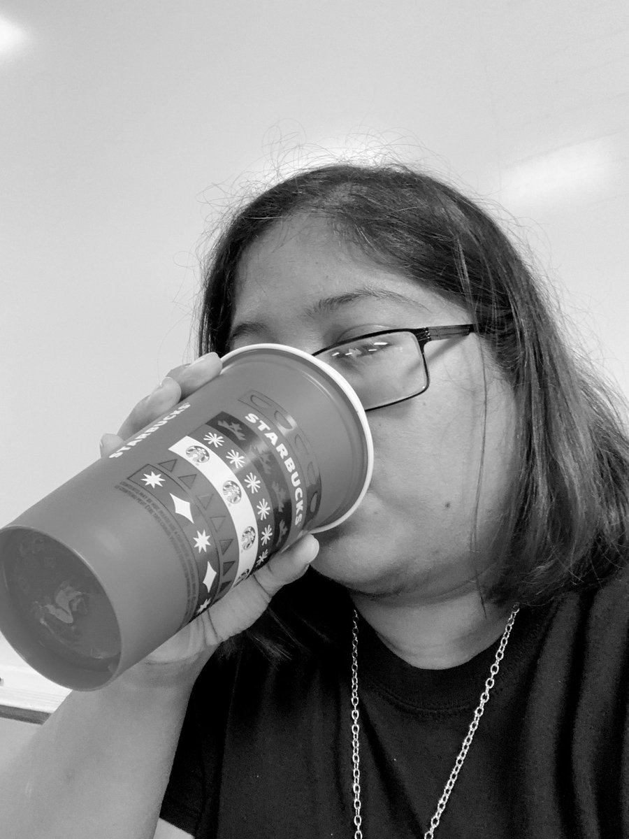 SrtaLucio's tweet photo. Enjoying the season with a peppermint hot chocolate. https://t.co/yoZ9I0tr0P
