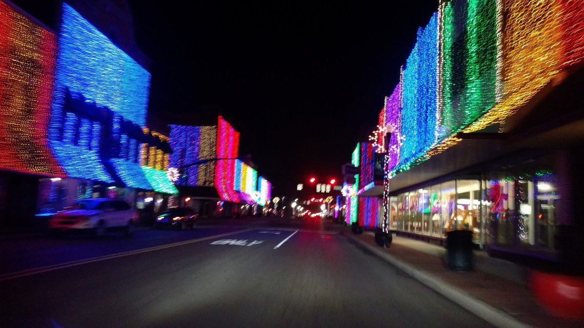 JenJenCline's tweet photo. Hey @makersmark, my town Elwood, IN knows how to #MakeItRemarkable by turning a few blocks of downtown into Vegas for the holidays! https://t.co/DGJ1v6Ej7B