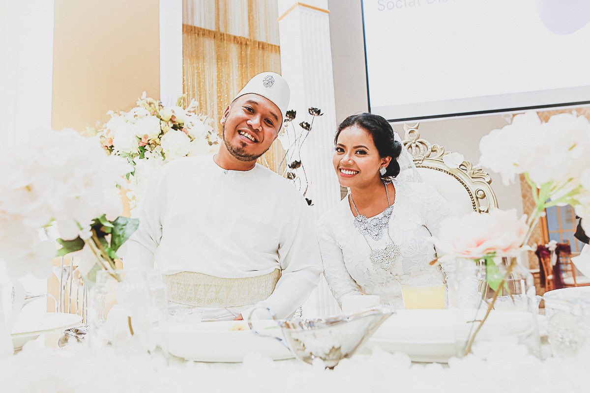 smallez_'s tweet photo. some best pics of my wedding day i would like to share here heheheh! so in love with the outcome! #FAever https://t.co/TBpCo3Cxtk