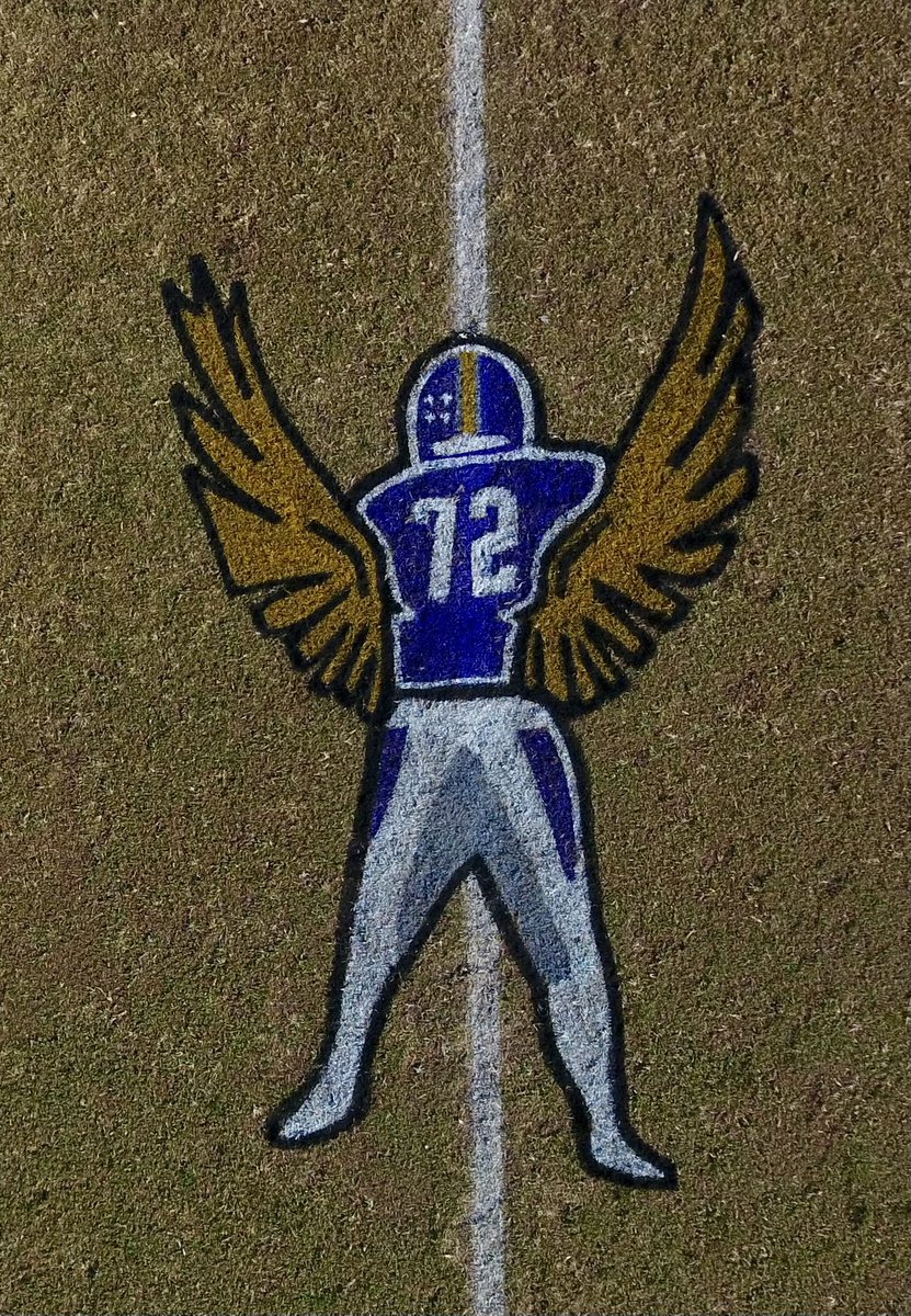 PhotoSilvas's tweet photo. Good Luck tonight Bull Dogs #Homecoming2020 @QC_football #HustleForHunter #RIP72 @LinesAndLogos @Andrew_Luberda https://t.co/0acUS26j4P