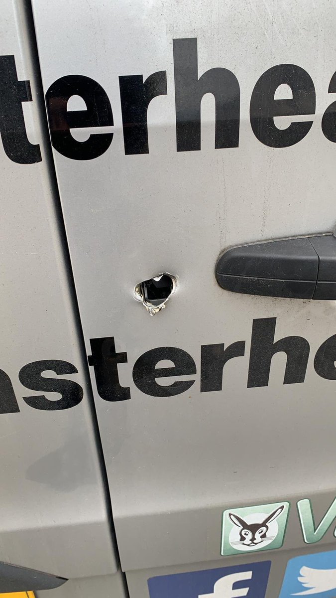 westminster_HP's tweet photo. Watch your vans fellow tradesmen lots of thieving little tow rags out there,2 new doors and a bunch of power tools to replace 😩😩 #Nw1 #islington 😡🤬👊 https://t.co/SODQTUobc6
