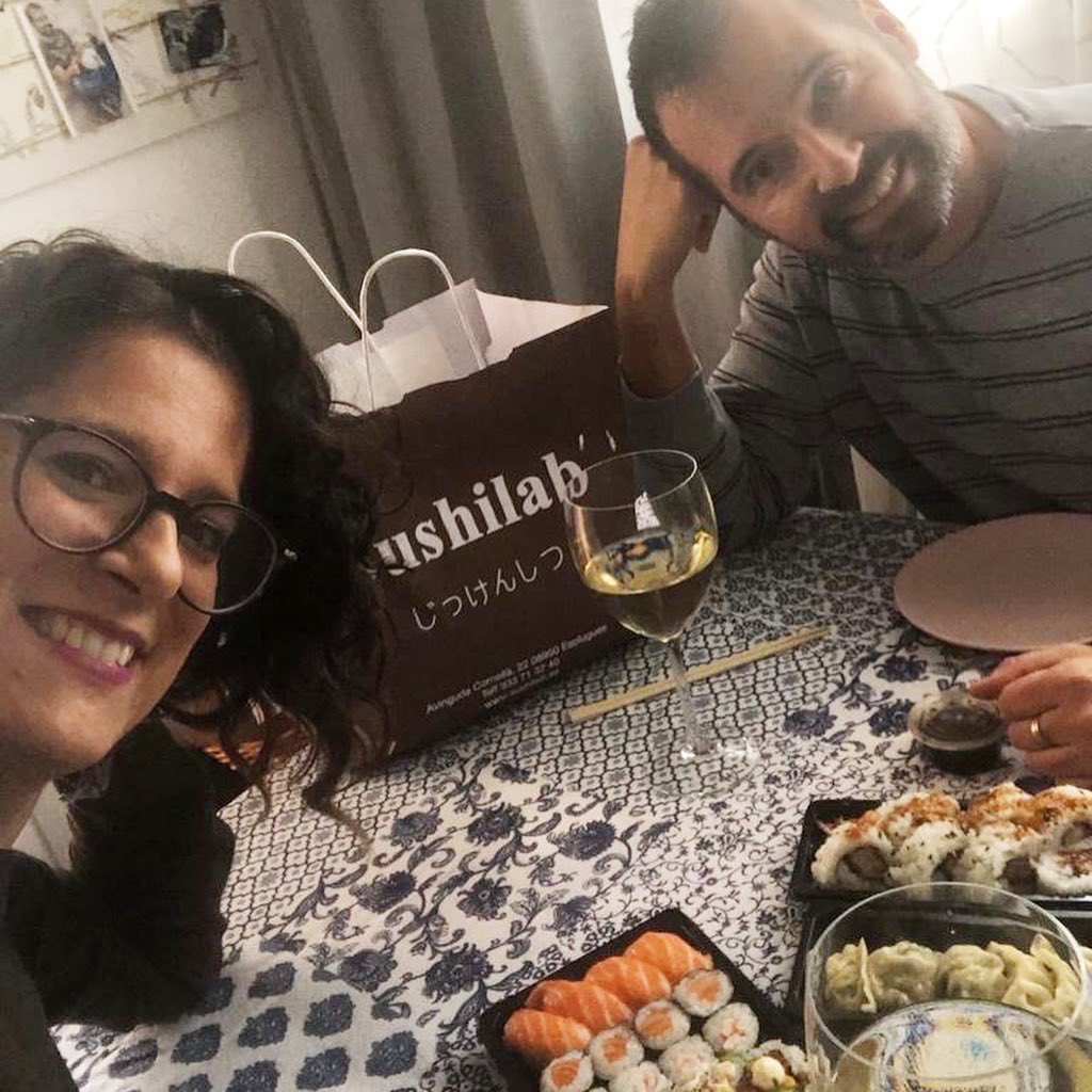 PSCEsplugues's tweet photo. 👉 #EspluguesTakeAway
Mireu què han demanat avui per menjar la regidora @Montsepees i el company @chus_or!! Sushi del #Sushilab! 😍🍣
Aprofita que ja es cap de setmana i demana el que més et vingui de gust! 😋👇 https://t.co/YNxR6Vq2AP