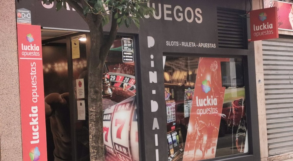 CSO_LaMolinera's tweet photo. Castilla y León. Bares, restaurantes y gimnasios chapados. Casas de apuestas, abiertas. https://t.co/Gvzjta7qgI