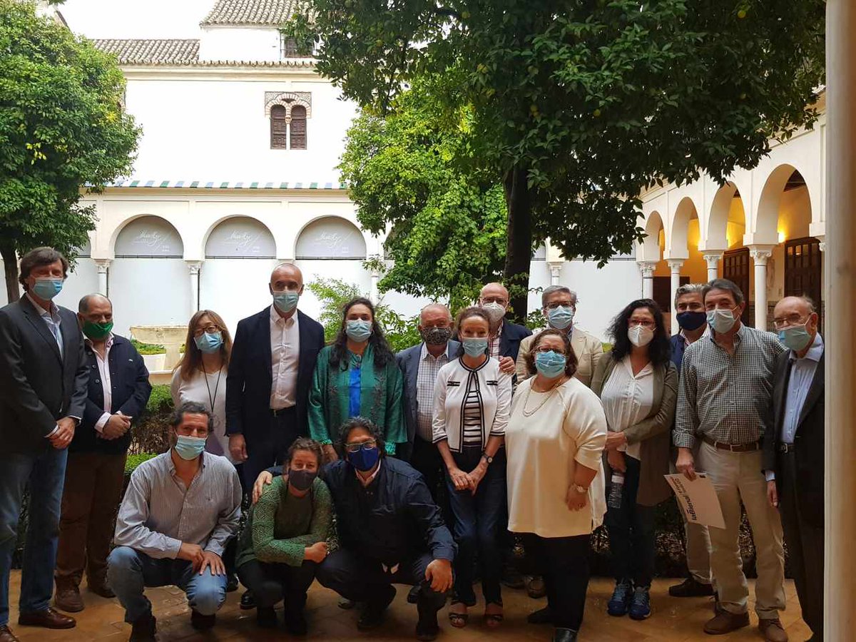 El jurado de <a href="/laBienal/">Bienal de Flamenco</a> otorgará el #Giraldillo al Toque al que invente la vacuna del #COVID cc <a href="/romeroguitarra/">Juan Carlos Romero</a> <a href="/UFlamenca/">Unión Flamenca</a> <a href="/deflamenco_com/">deflamenco</a> <a href="/quevedoflamenco/">José Quevedo Bolita</a> <a href="/_DanideMoron_/">Dani de Morón</a>  <a href="/manuel_delaluz/">Manuel de la Luz</a> <a href="/JoseCarlosGomez/">Jose Carlos Gomez</a> <a href="/diegodelmorao/">diego del morao</a>