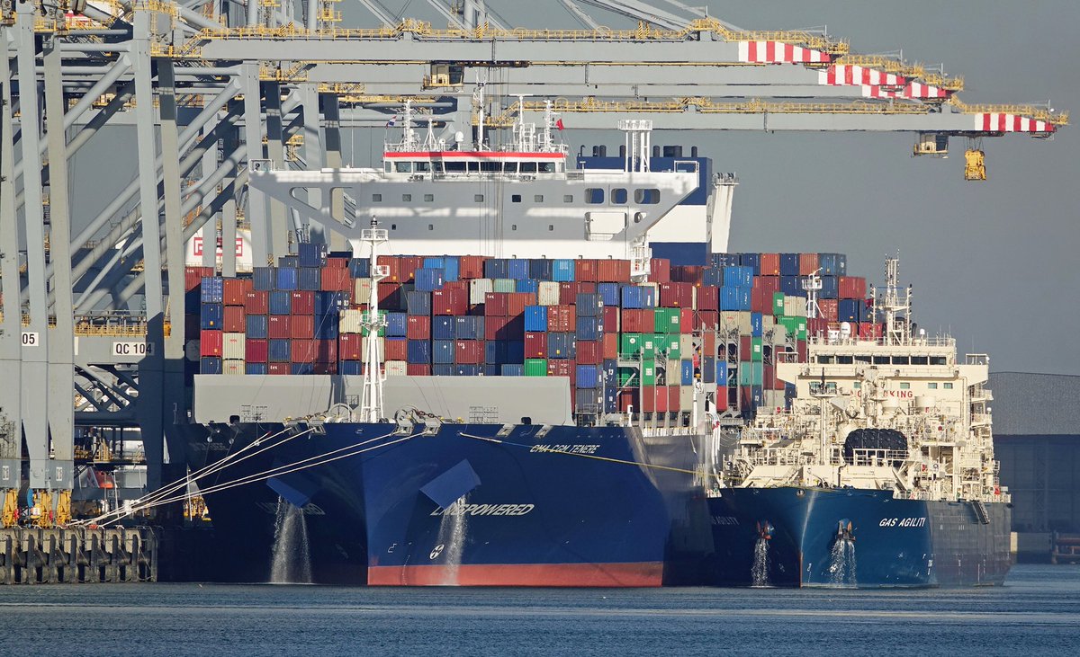 Tieschellekens's tweet photo. Vandaag primeur @010LNG in @HavenRotterdam met #GasAgility die bunkert @CMACGM Tenere bij @RWG Volgende week met Jacques Saade, vlaggenschip @cmacgm #energietransitiescheepvaart https://t.co/I0Z4fhhnHp