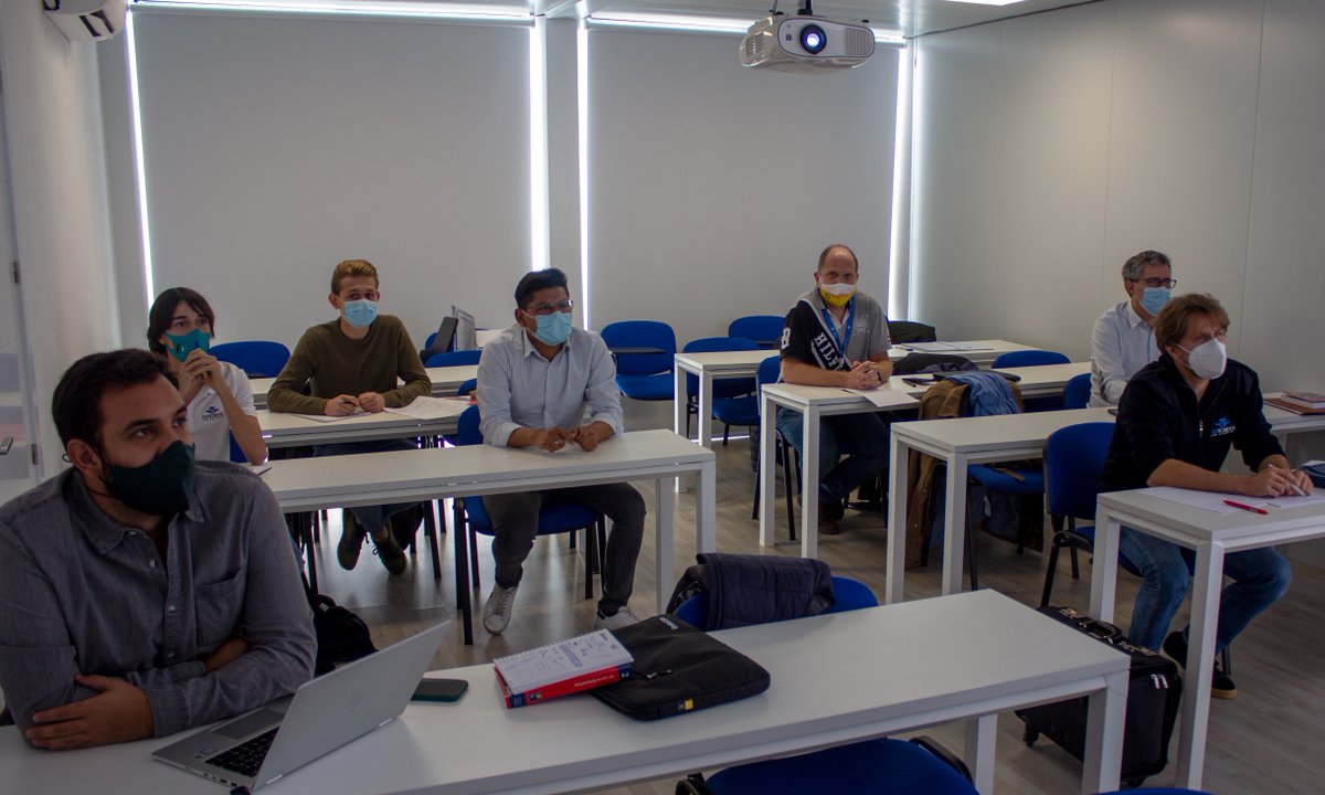 Ha comenzado la 31 promoción de PPL(A) sábados. Este curso es ideal  para aquellos que anhelan ser Piloto Privado y no disponen de tiempo suficiente durante la semana para estudiar. 

¡Ready for departure!✈️