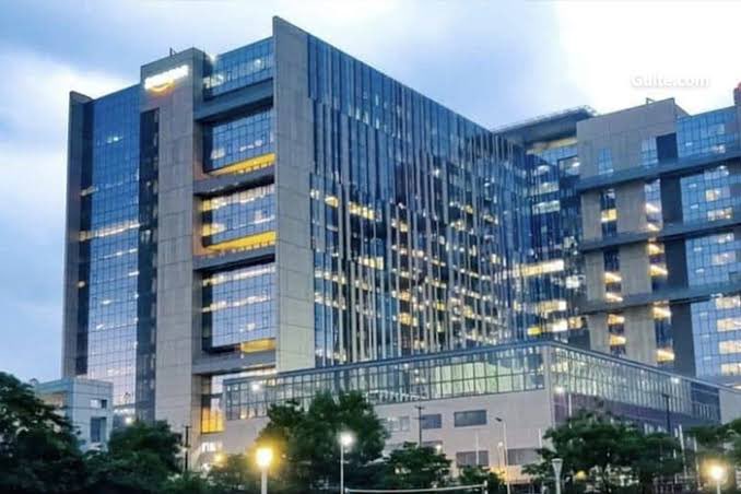 KTRBRS's tweet photo. For those that are unaware Amazon’s largest campus in the world (3 Mn Sq Ft) &amp; their largest FC in Asia are also located in Hyderabad 👇 All this in last 4 years

A reflection of how well the partnership of Amazon &amp; Telangana have grown from strength to strength 👍 https://t.co/gjITAMhMmY