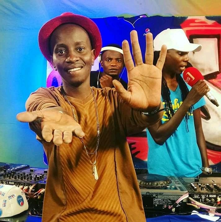 Fireliglntfi's tweet photo. ON AIR: #NBSAfter5 with @mckatsug @DouglasLwangaUg @DjRoja and @dvjmercypro.

It’s Turn Up Friday, and we are here to spin your weekend vibe. Send in your song requests and they'll be played live.

Watch it live and online https://t.co/19dzgLgf4F. #NextMediaEnt https://t.co/w8D6hEWR90