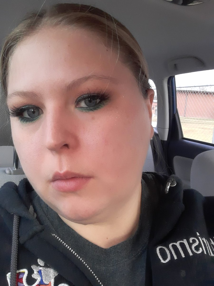 Bri8699's tweet photo. My look today. Pop! @shanedawson @JeffreeStar #conspiracycollection #minicontroverypallet #putitback @hudabeauty #lashesharmony17 @BenefitBeauty #rollerlashmascara @fentybeauty #diamondbombhighlighter https://t.co/alOycua4eQ