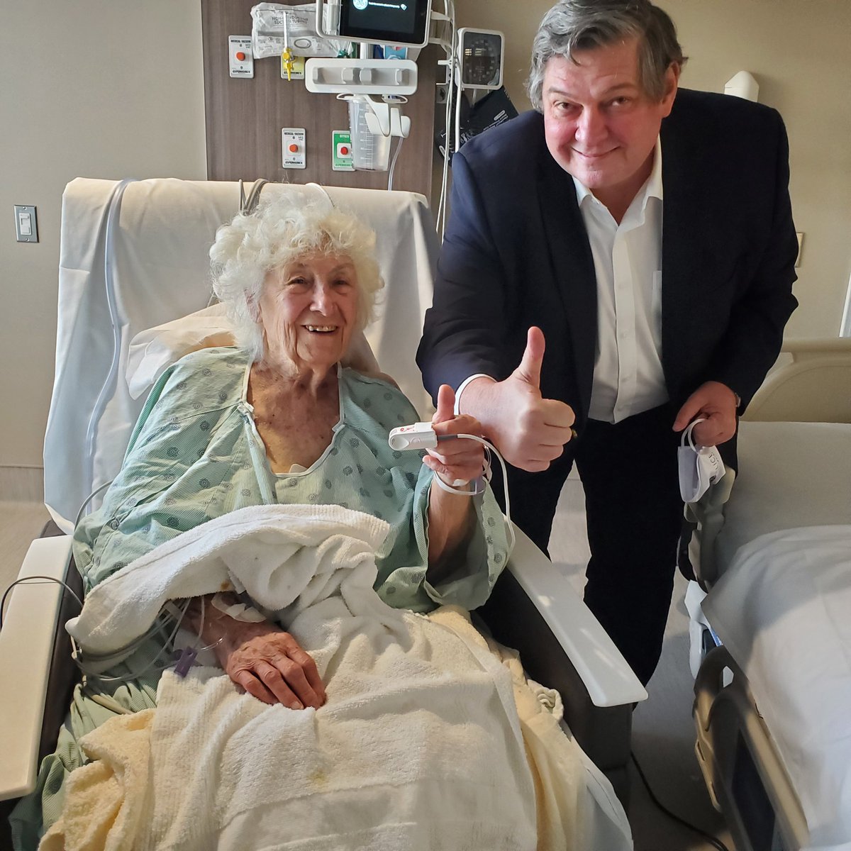 TudorGJovin's tweet photo. My latest EVT case: 99 yo independently living
♀️ w fluctuating aphasia for 8 hrs.NIHSS 2 on telemed. CTA L M1 occlusion.Upon arrival to @CooperHealthNJ NIHSS 6. Taken to angio.TICI 2c. D/C to rehab within 48 hrs with NIHSS 1. Who says nonagenerians should not get  thrombectomy ? https://t.co/ORFAb86aeh