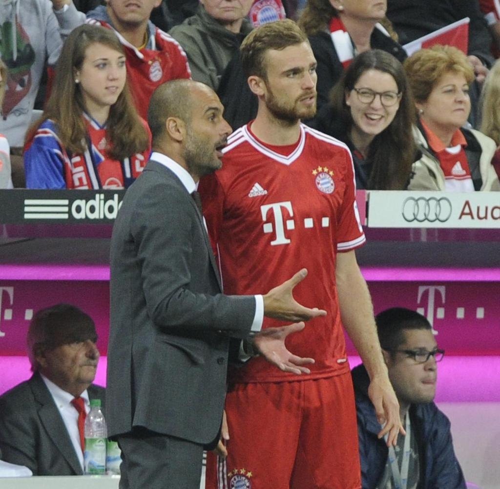 "Pep put great emphasis on being positioned correctly before the reception of a ball, and on playing passes to the correct foot of players, to create a rhythm of passing."- Jan Kirchhoff