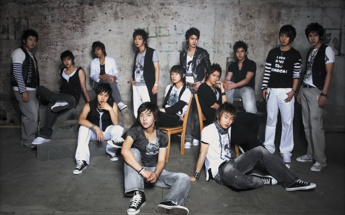 LynSoo203's tweet photo. 051106 ~ 201106
It's 15 years or even 150 years, SJ has ELF and ELF has SJ 💙💙. 
It's not END but AND. 
#15thAnniv_WalkTogether
#달려온15주년_손잡고걸을까
#suju_elf_15thanniv
#슈주_엘프_달려온15주년
#SUPERJUNIOR https://t.co/wSchEoGAvd