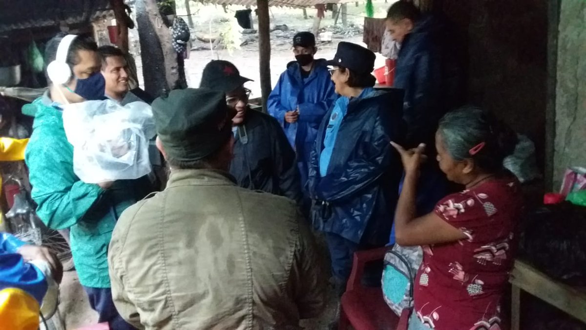 @vppolicial con su vocación de Servicio y Espíritu Humanista sigue inspeccionando puntos críticos. A La Cruz de Teustepe se trasladaron autoridades policiales y Comupred para verificar que las familias se encuentren bien.
#JuntoALaComunidad 
#EntreTodosNosCuidamos