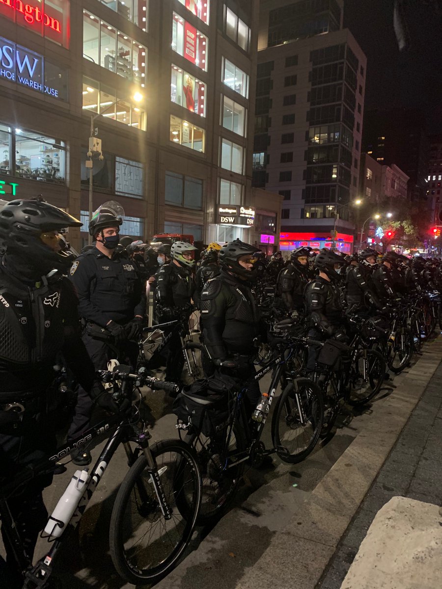 KatyaKulish2's tweet image. #NycProtest #nycprotestcoverage 
Union Square Protest 11/05/2020