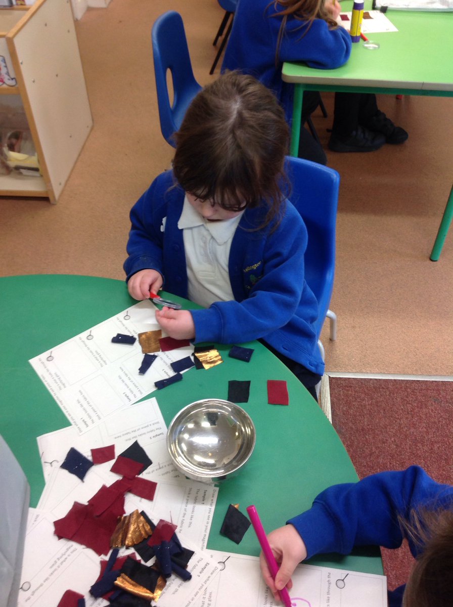 KellingtonSch's tweet photo. Daffodils have been using magnifying glasses to explore fabrics. @priscigeeks https://t.co/4VWDr5nWI8