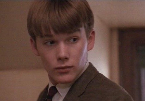 Happy birthday ethan hawke thank you for playing todd anderson so gay i really appreciate that 