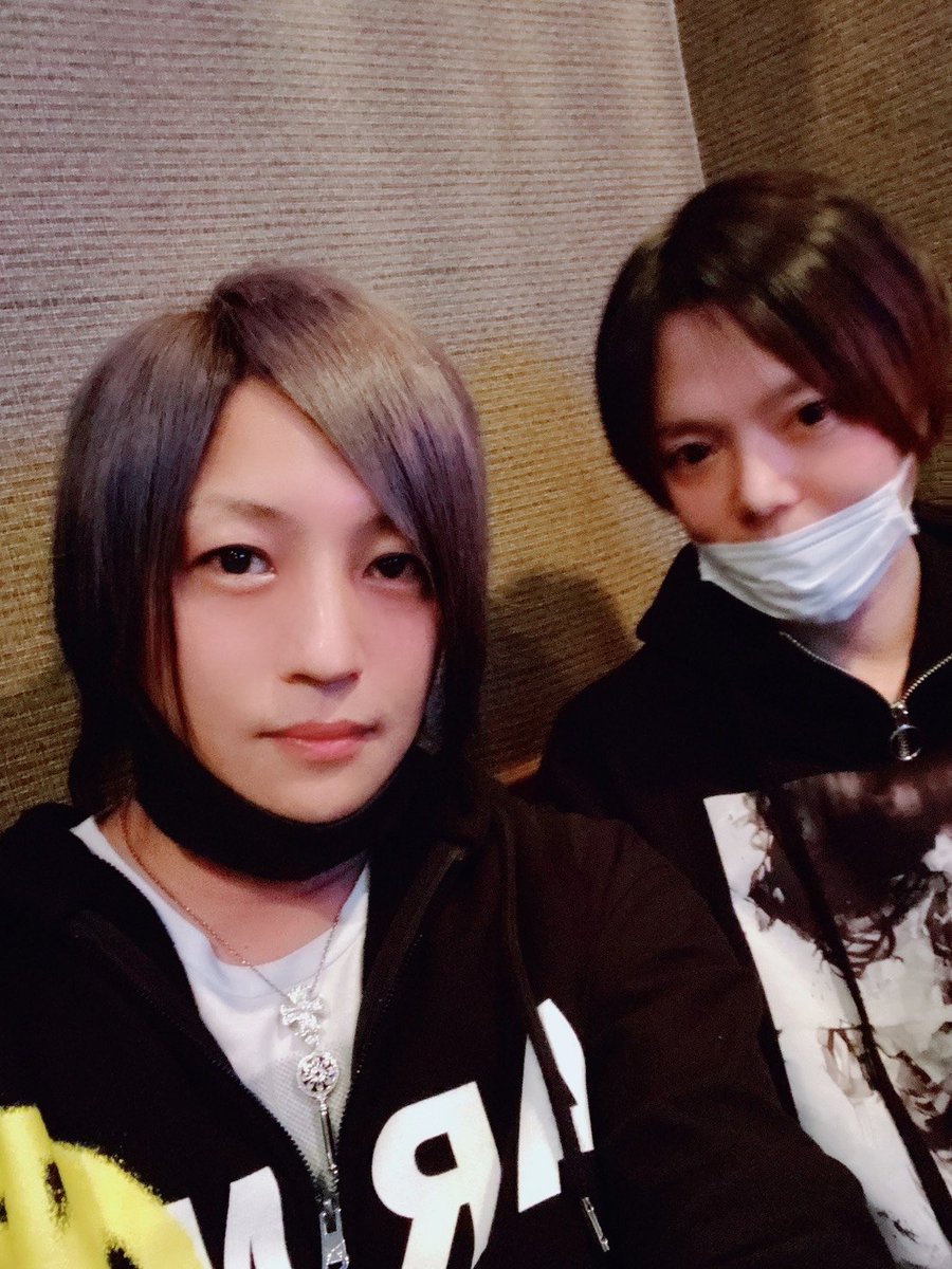 s_rasetsu_sai's tweet photo. 最近は髪色を変えてみたり、仲間と何気ない話で盛り上がったりしてみたり😋

でもいつも辿り着く答えは仲間がいて自分がいる。自分がいて仲間がいる。

この世界持ちつ持たれつの精神で生きてると実感する今日この頃でした✨ https://t.co/AHSTLx1YdF