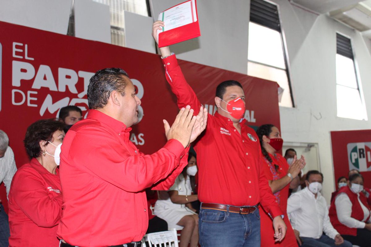 rubenzuarth's tweet photo. Asumo la Dirigencia Estatal de @ChiapasPRI como el más grande honor que puede tener un priista chiapaneco.

La asumo con firmeza ante los retos del presente, pero con plena confianza en el futuro de triunfos que juntos construiremos.

#Junt@sPodemos
#Adelante https://t.co/4UeooU1BtZ