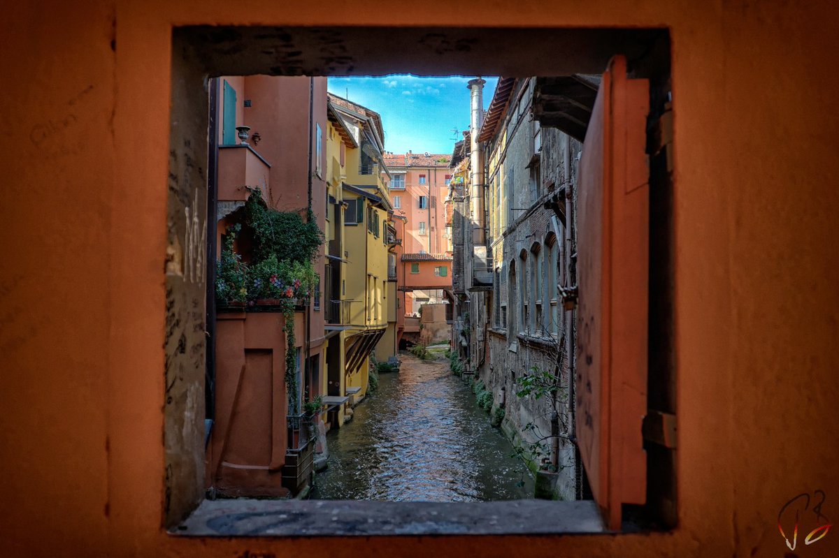 withafunfilter's tweet photo. The secret window in Bologna 😍😍 https://t.co/mxuHhRPwpM