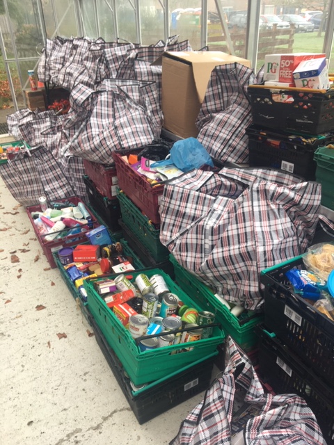 Chis_and_Sid's tweet photo. Fantastic effort by everyone today with our non-uniform day. We've received an amazing amount of donations for local foodbanks as well as £1,290 to go towards purchasing more supplies for them. Well done everyone! https://t.co/418NGZ2dix
