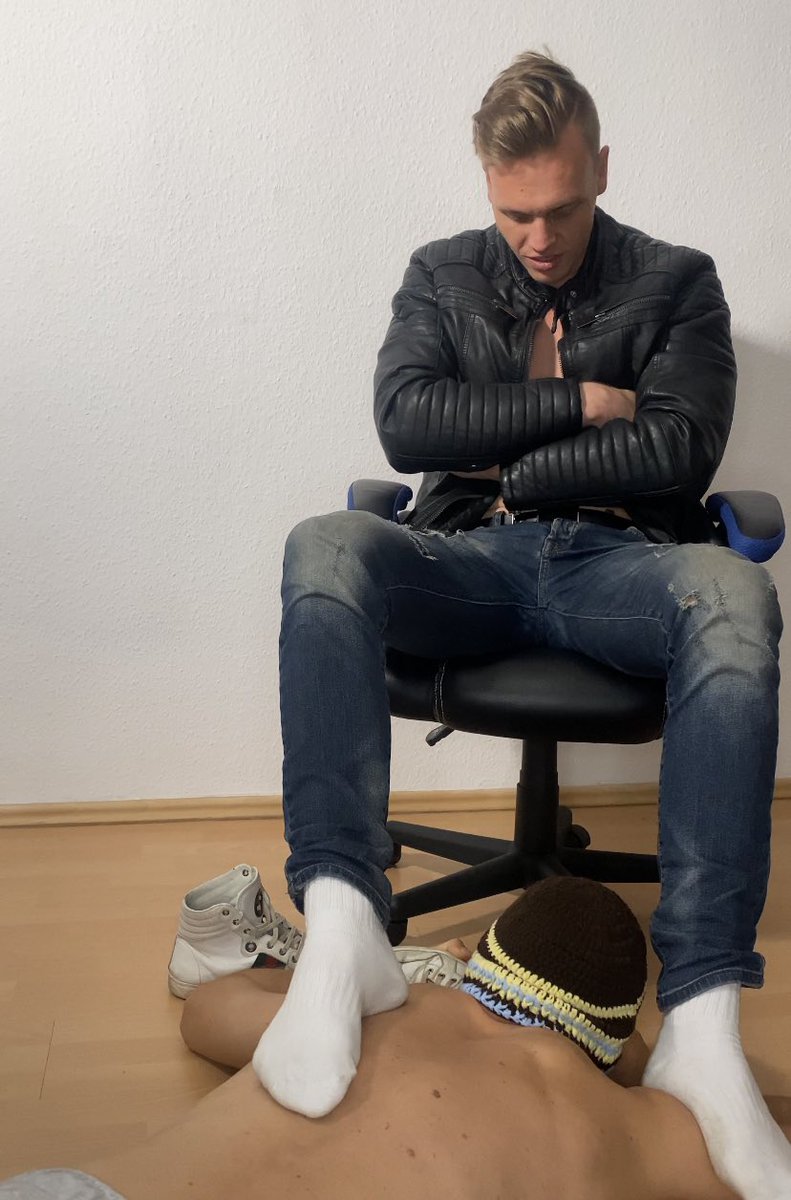 dommaster01's tweet photo. 🦶🏼New socks and feet worship video🦶🏼

https://t.co/6ciMtMzmoc 

#feet #sneaks #foot #socks #soxs #worship https://t.co/JAZtzd0FiQ