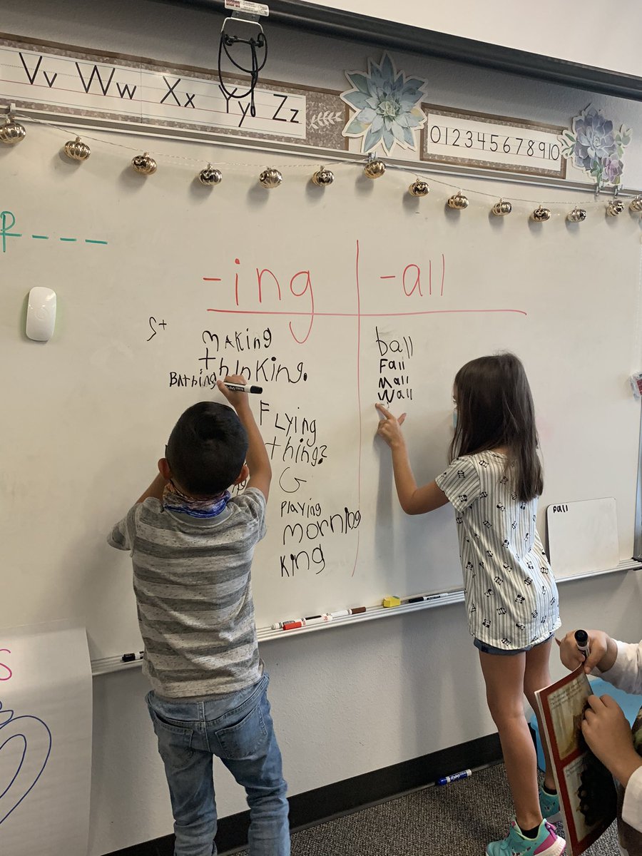 AyresBailey's tweet photo. Searching for this weeks hunks and chunks in our independent reading books! #camachotribe https://t.co/aTGUbcxu51