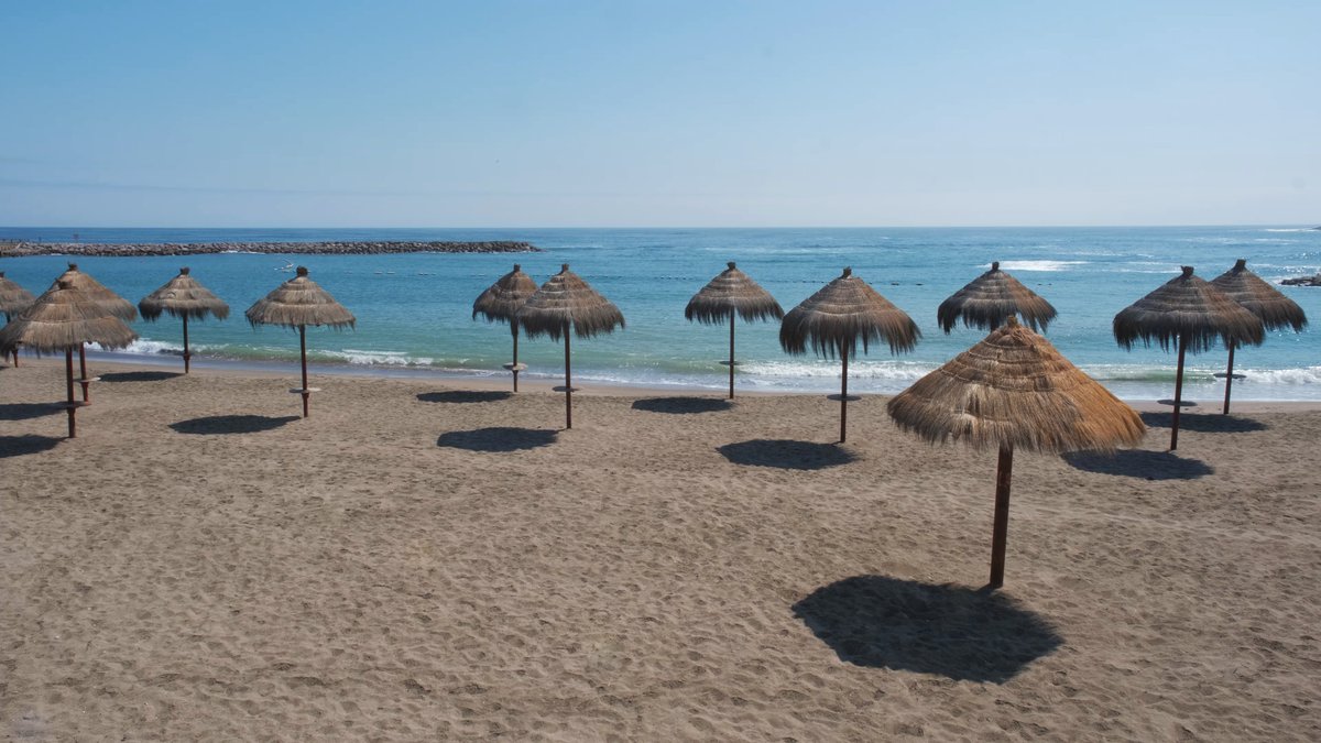 CostaChinchorro's tweet photo. Autoridad Marítima de #Arica informó que a contar del 9 de nov. se podrá acceder a playas #Lisera y #Laucho con un máximo aforo de 500 personas, manteniendo medidas sanitarias y respetando señalización. Fines de semana hay
Cuarentena por lo cual las playas estarán cerradas. https://t.co/HxZUbZp08W